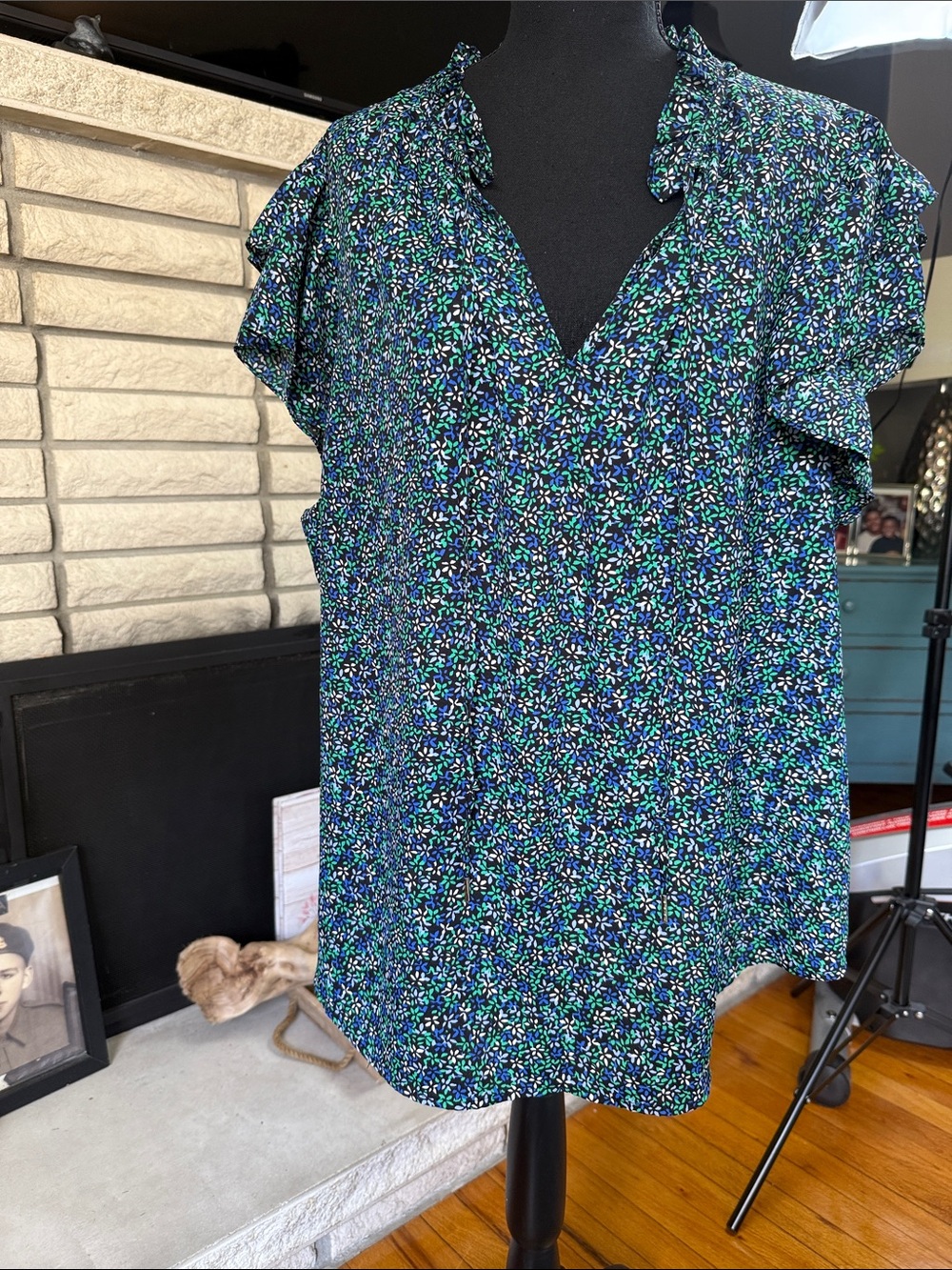 Anne Klein Navy and Green Floral V-Neck Flutter Sleeve Top